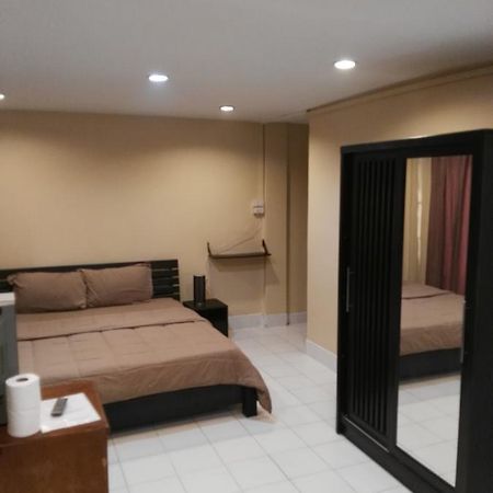 Jomtien Sunset Guesthouse Buitenkant foto