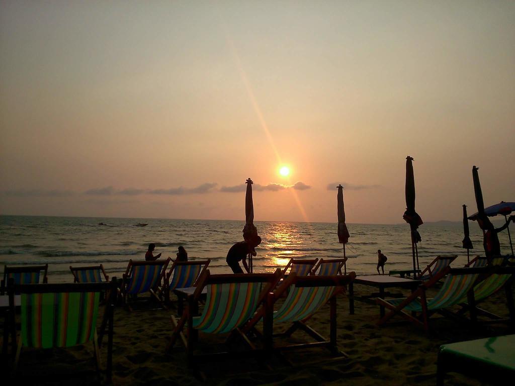 Jomtien Sunset Guesthouse Buitenkant foto